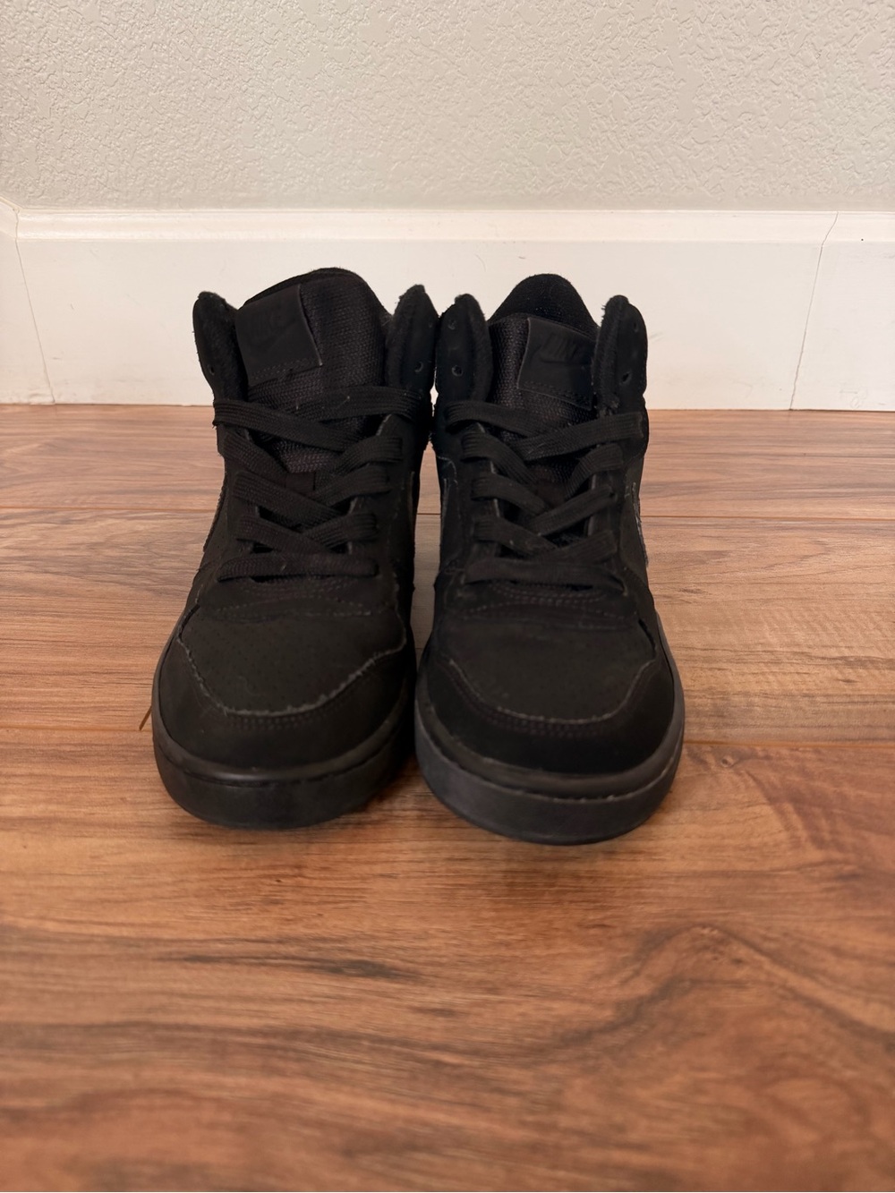 Nike Black Court Borough Mid Basketball Sneakers Youth Size 6 - Picture 2 of 8